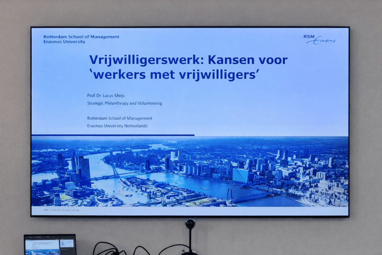 Presentatie Vrijwilligerswerk: Kansen voor werkers met vrijwilligers.